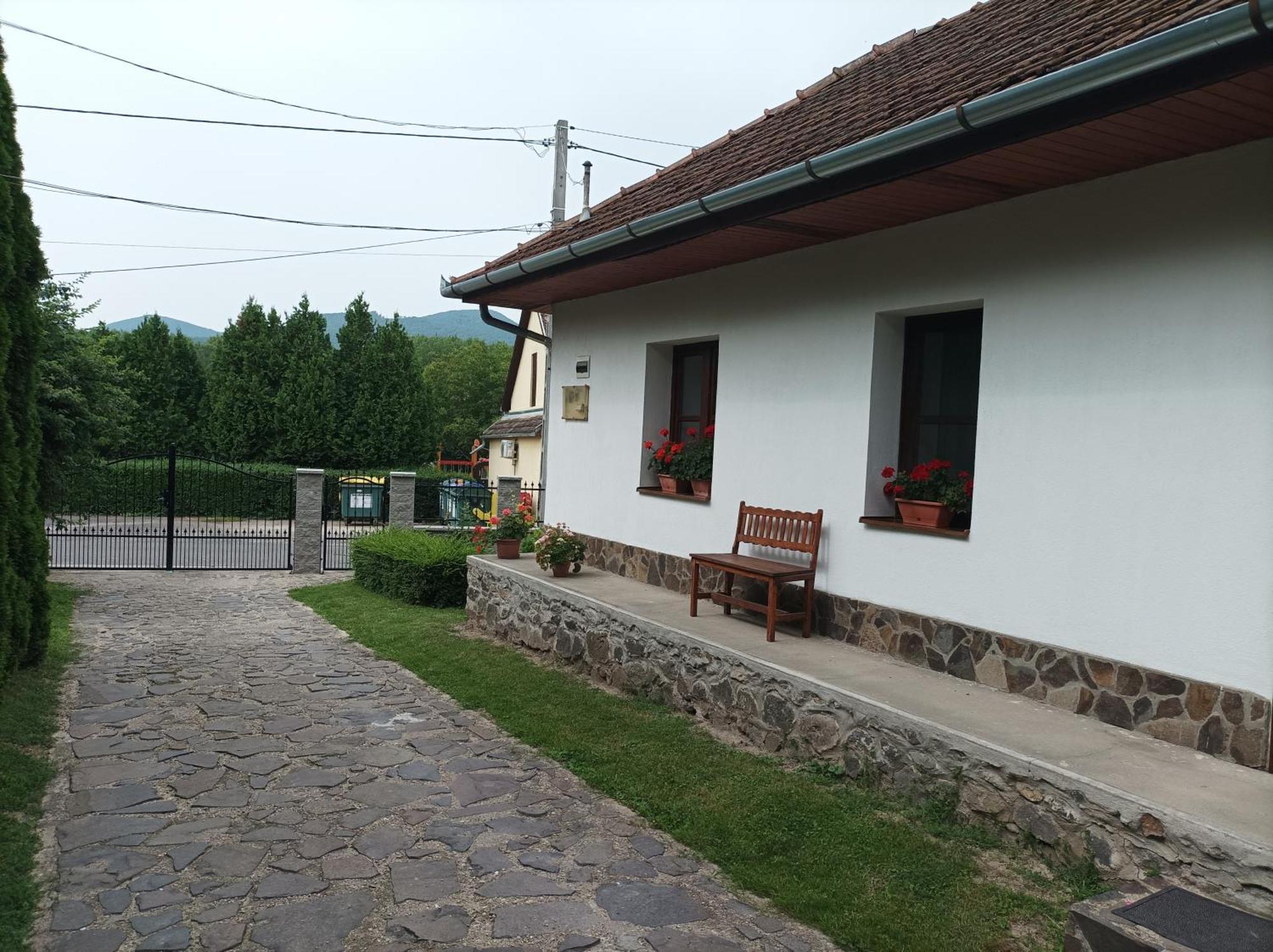 Hotel Kemences Vendeghaz Mikohaza Exteriér fotografie