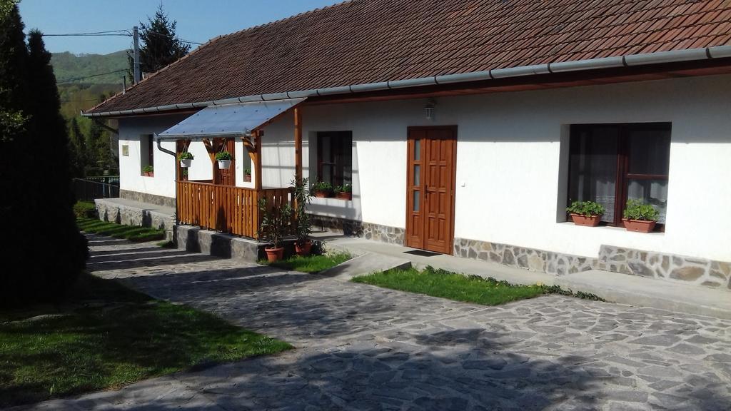 Hotel Kemences Vendeghaz Mikohaza Exteriér fotografie